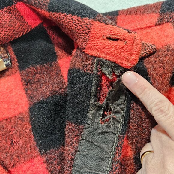 Vintage Woolrich Shirt Mens 17 Medium Wool Red Buffalo Plaid Shacket 50s READ - Picture 5 of 16